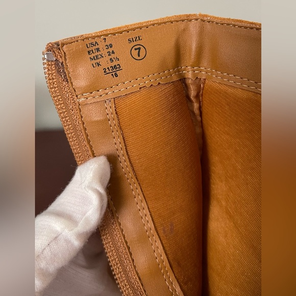 Predictions Leather Collection Tan Suede Fringe Heeled Booties - Size 7 - Picture 12 of 16